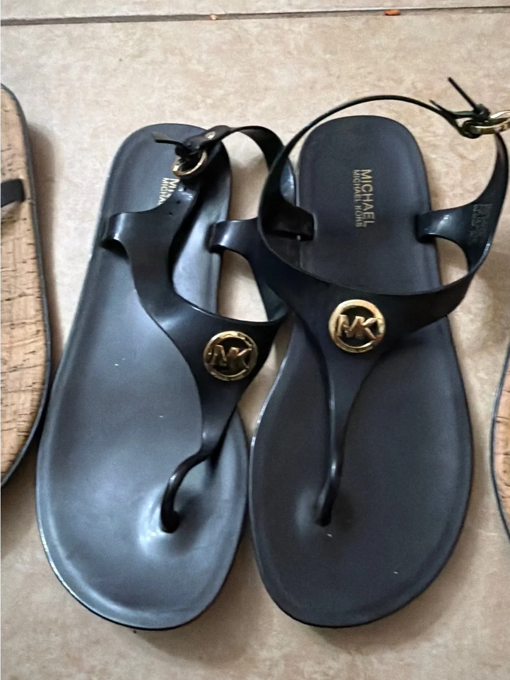 Lot mk sandals